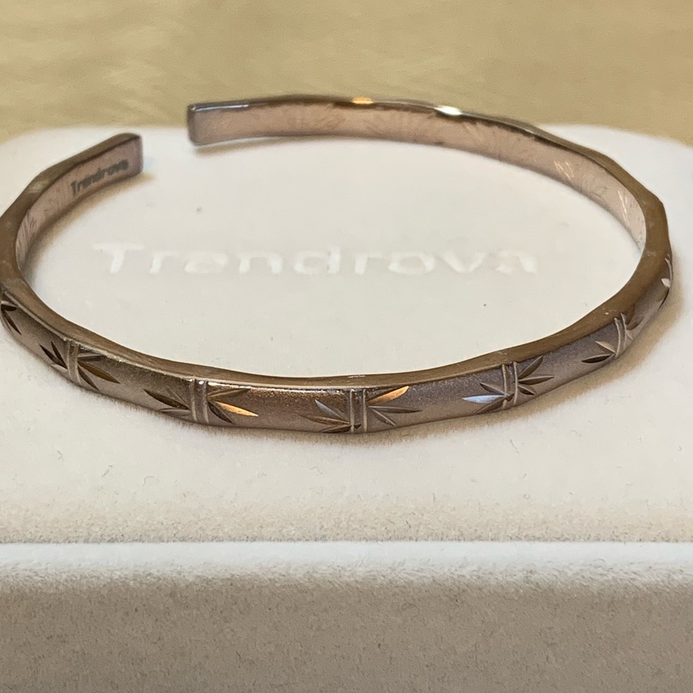 Elegant Rose Gold Bangle Bracelet